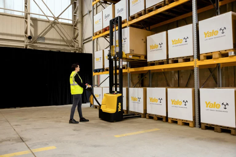 Lithium-ion Tech for Compact Pallet Stacker