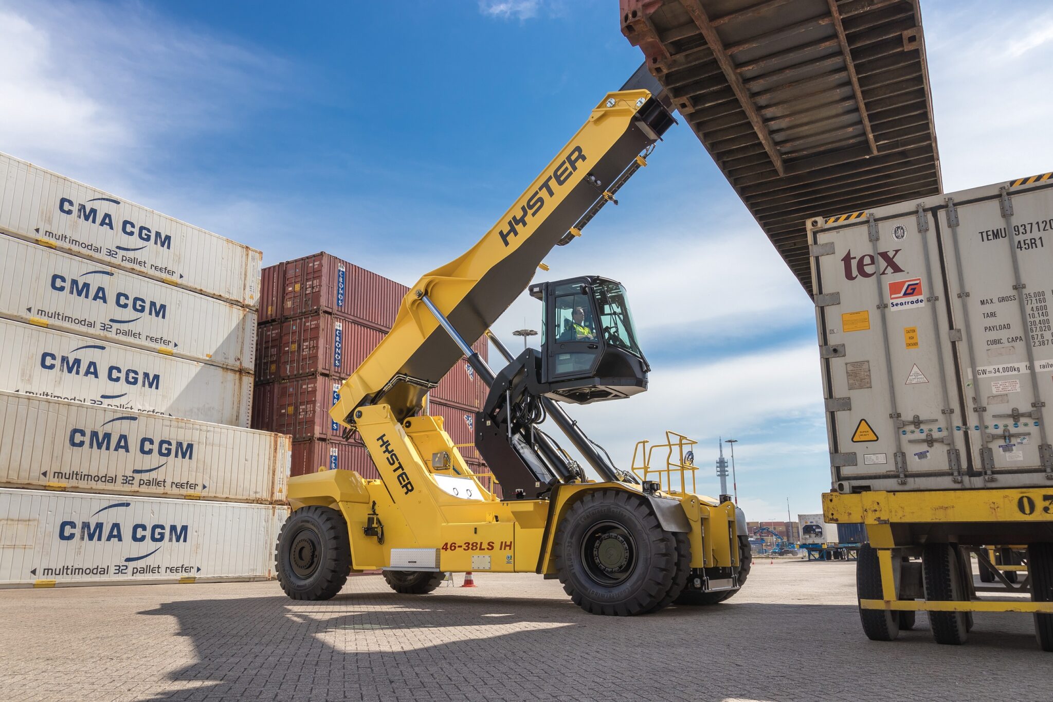 Hyster reachstacker cabin wins FLTA award