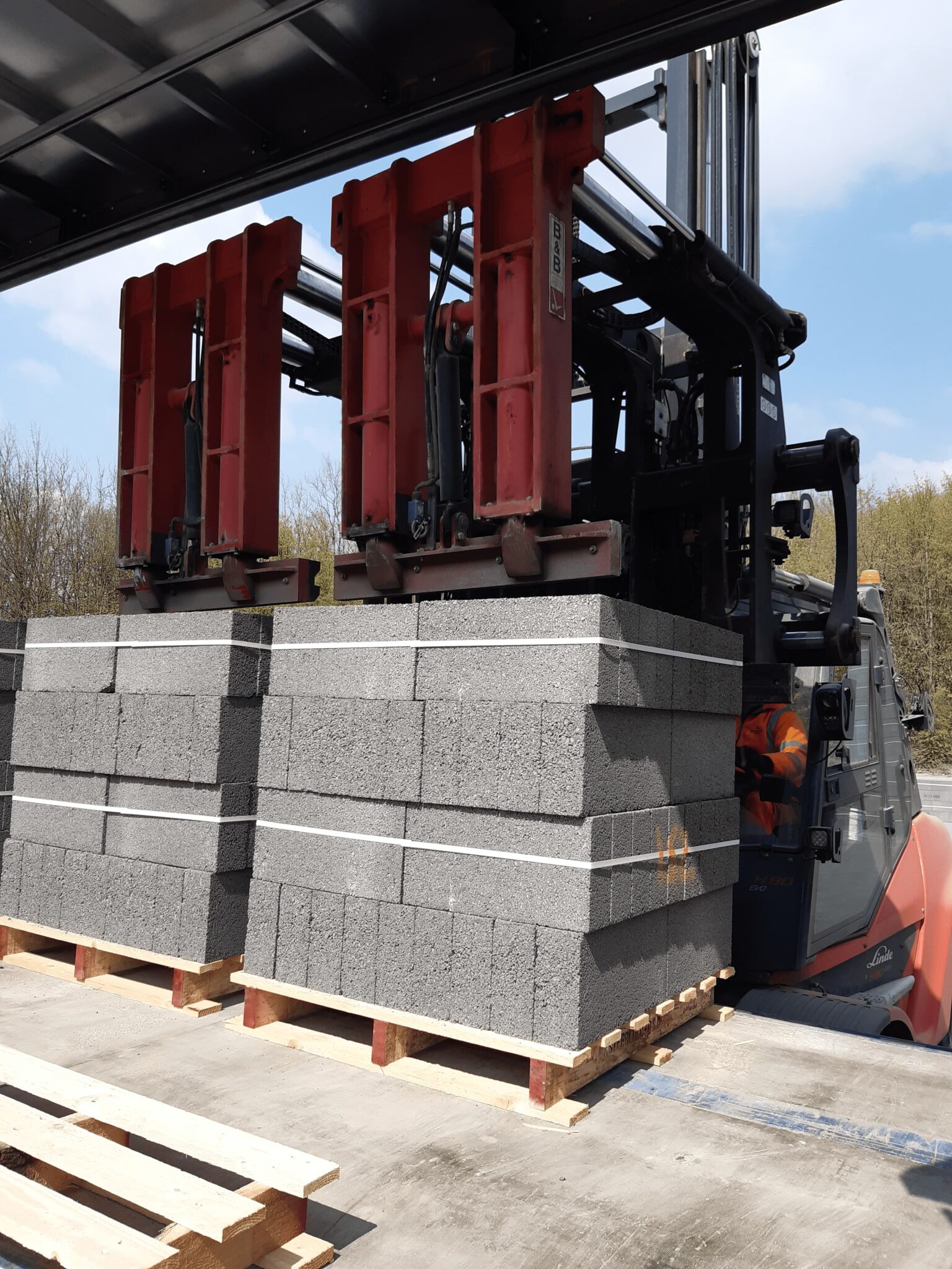 Bespoke handling solution for building materials manufacturer