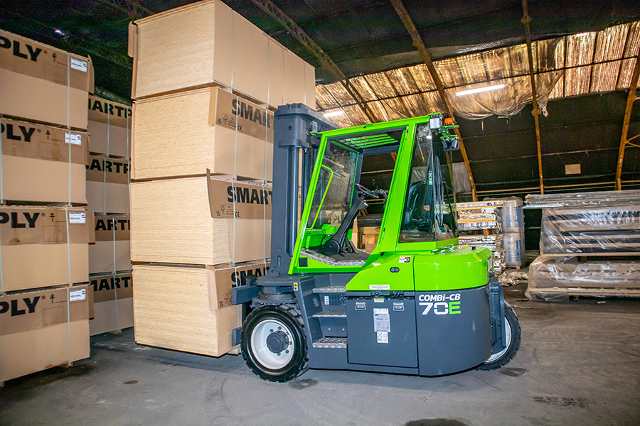Combilift’s CB70E wins Italian Terminal and Logistics Award