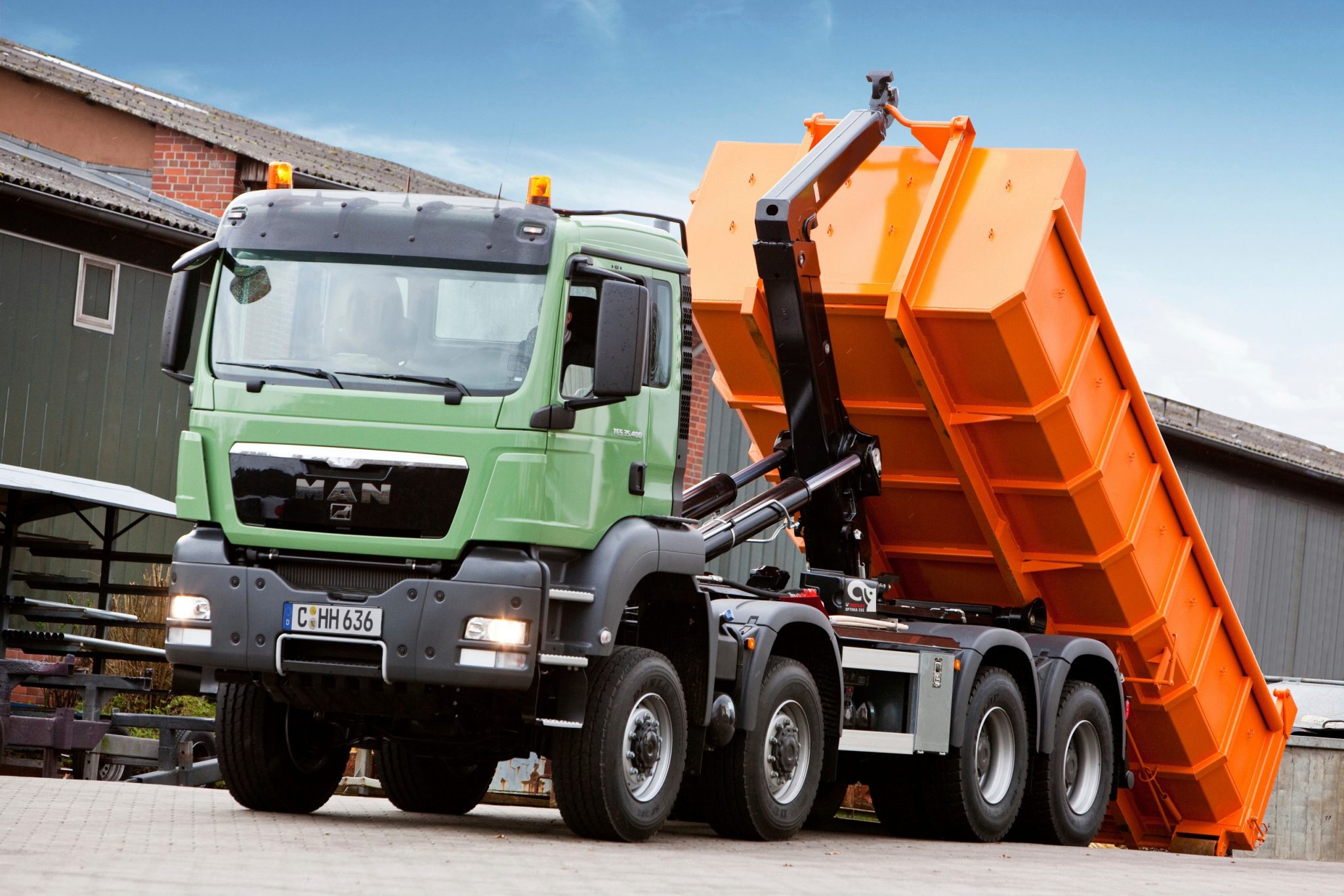 Hiab Adds Hooklifts for Two and Four Axle Trucks