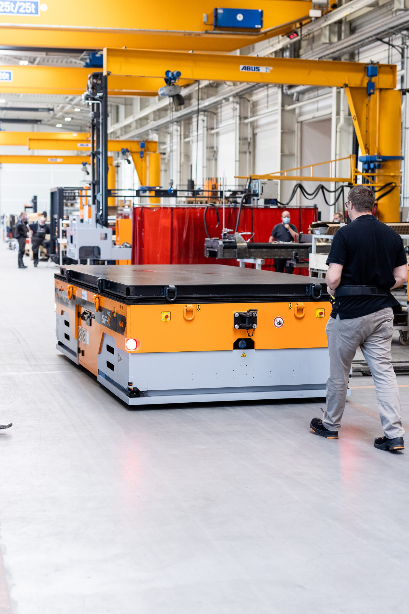 Hubtex develops new platform transporters
