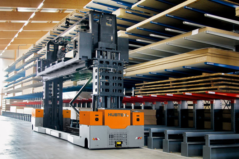 Hubtex Models for Long and Bulky Wood Handling on Show at LIGNA