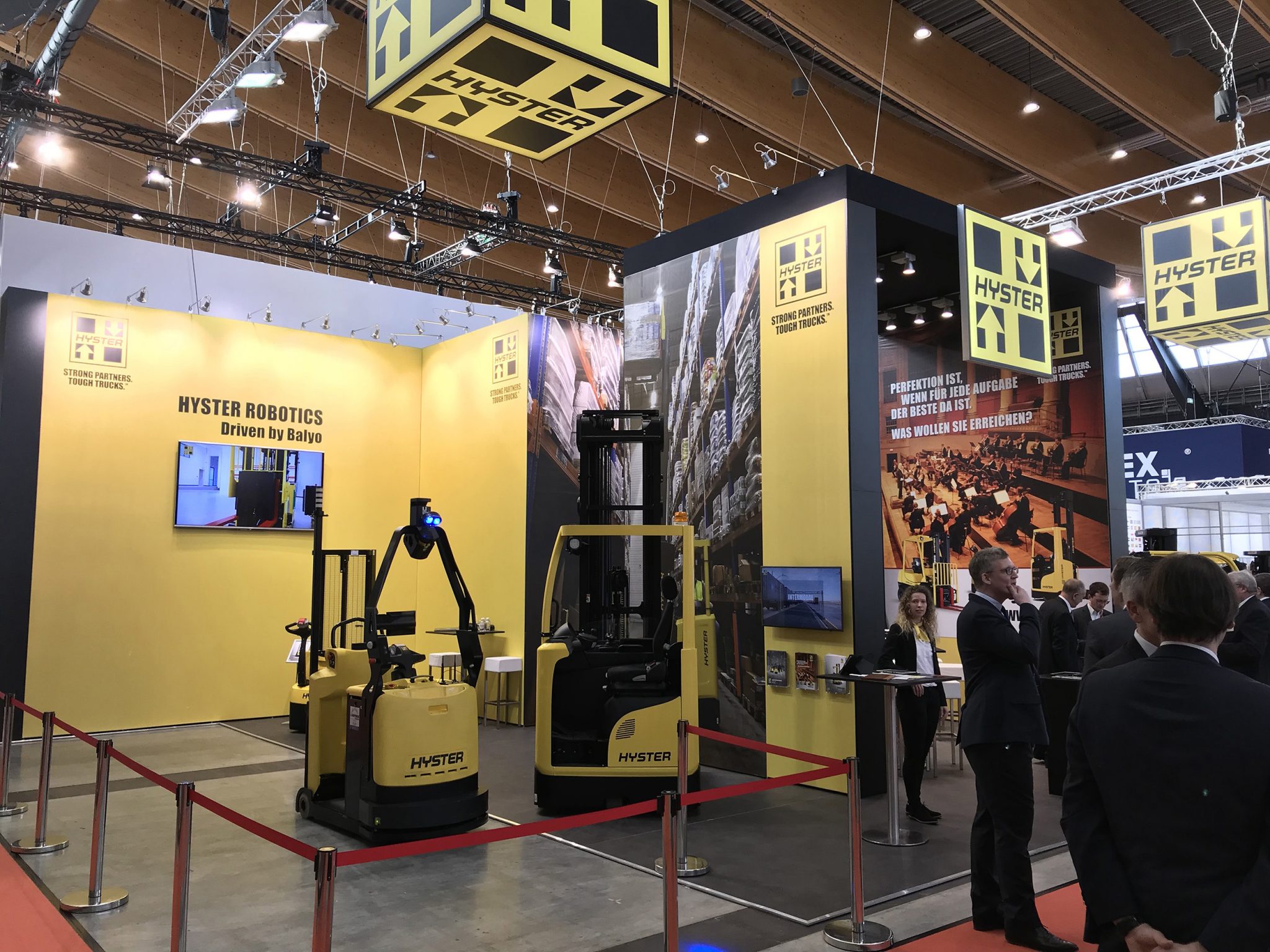 Hyster Highlights Robotic and Lithium-ion Technology