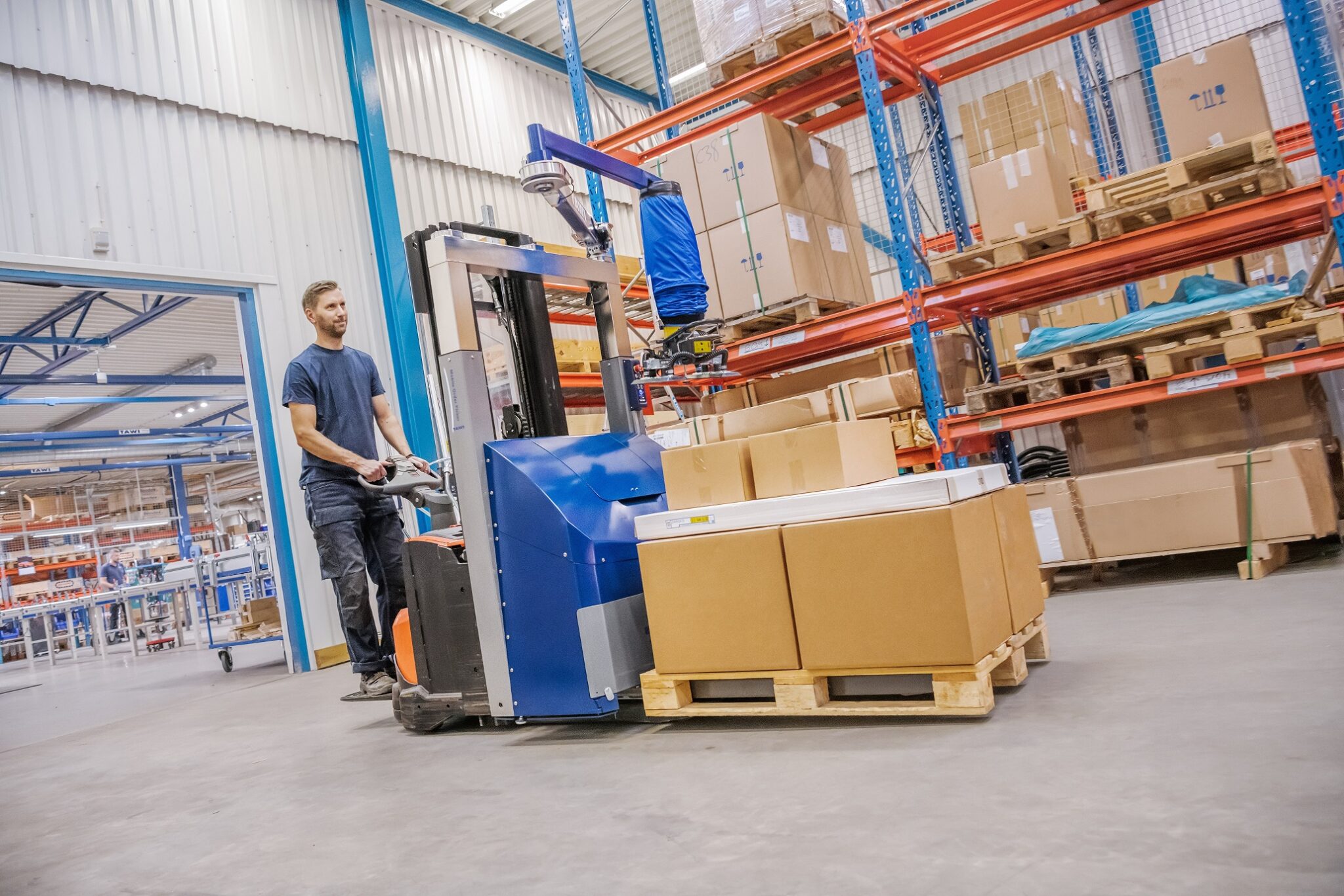 Mobile Order Pickers to help with Growing e-Commerce Logistics