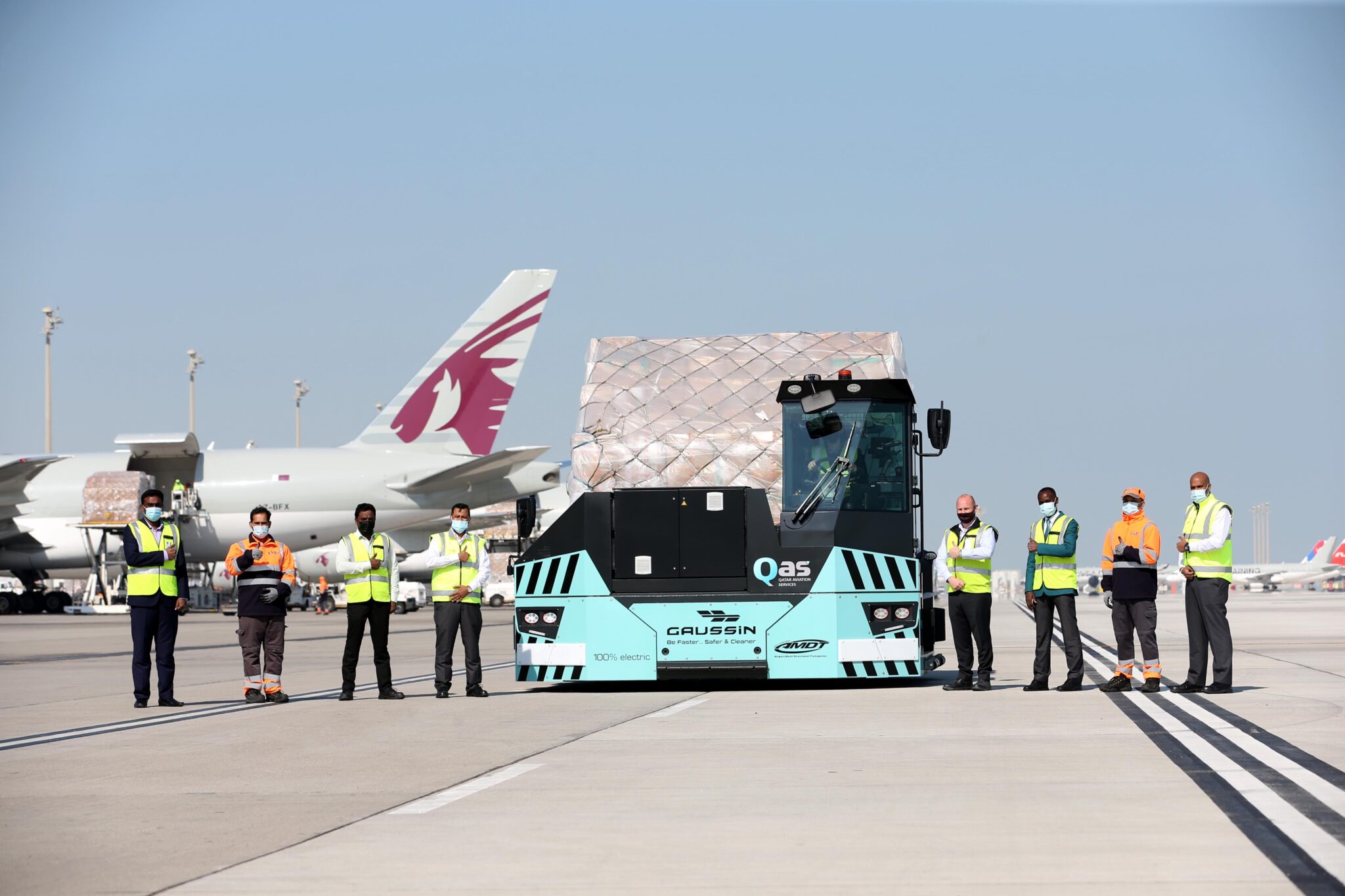 Qatar Airways Cargo uses zero-emission pallet transporter