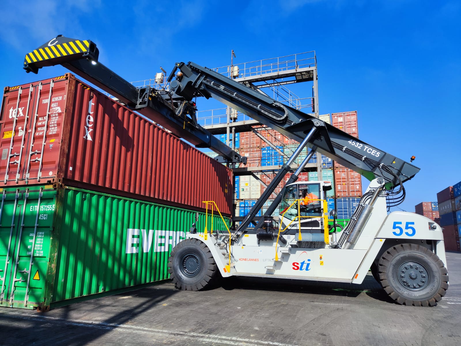 Chile’s largest port receives 20 Konecranes trucks