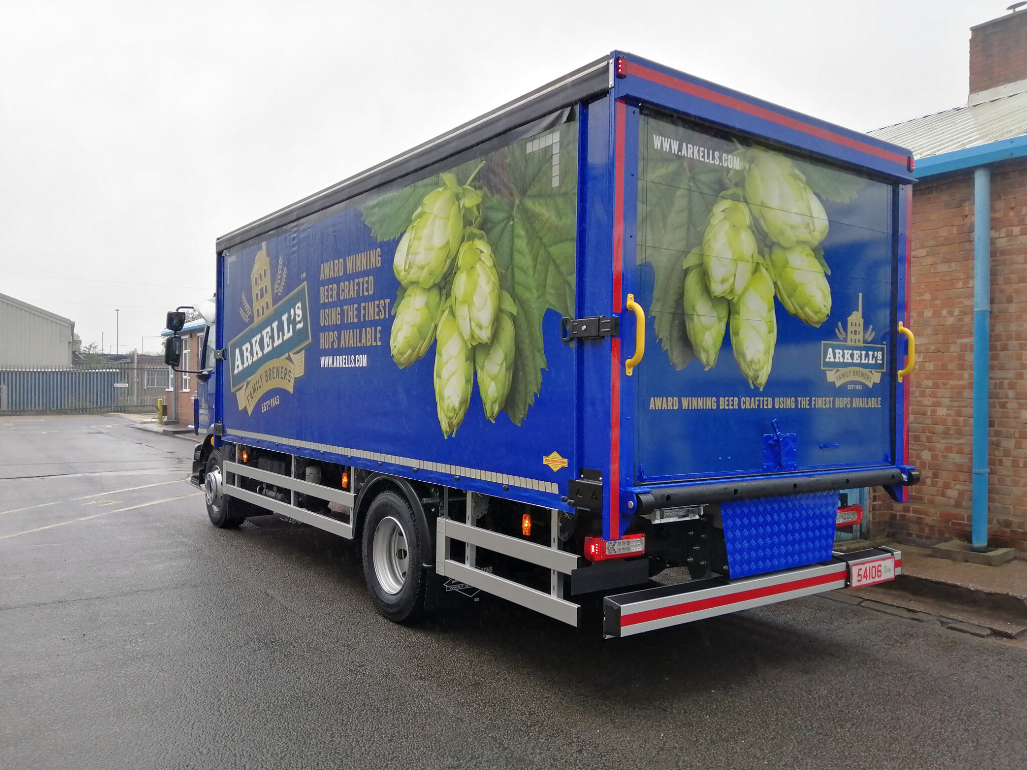 Cost-Effective Lorry Curtains for Clean Lines