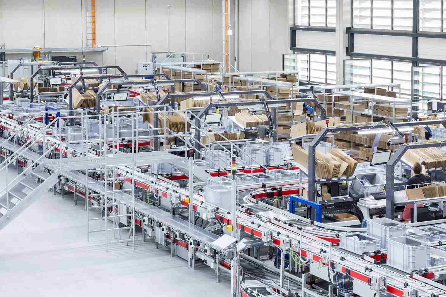 Industry View: 10 Success Factors in Intralogistics Systems