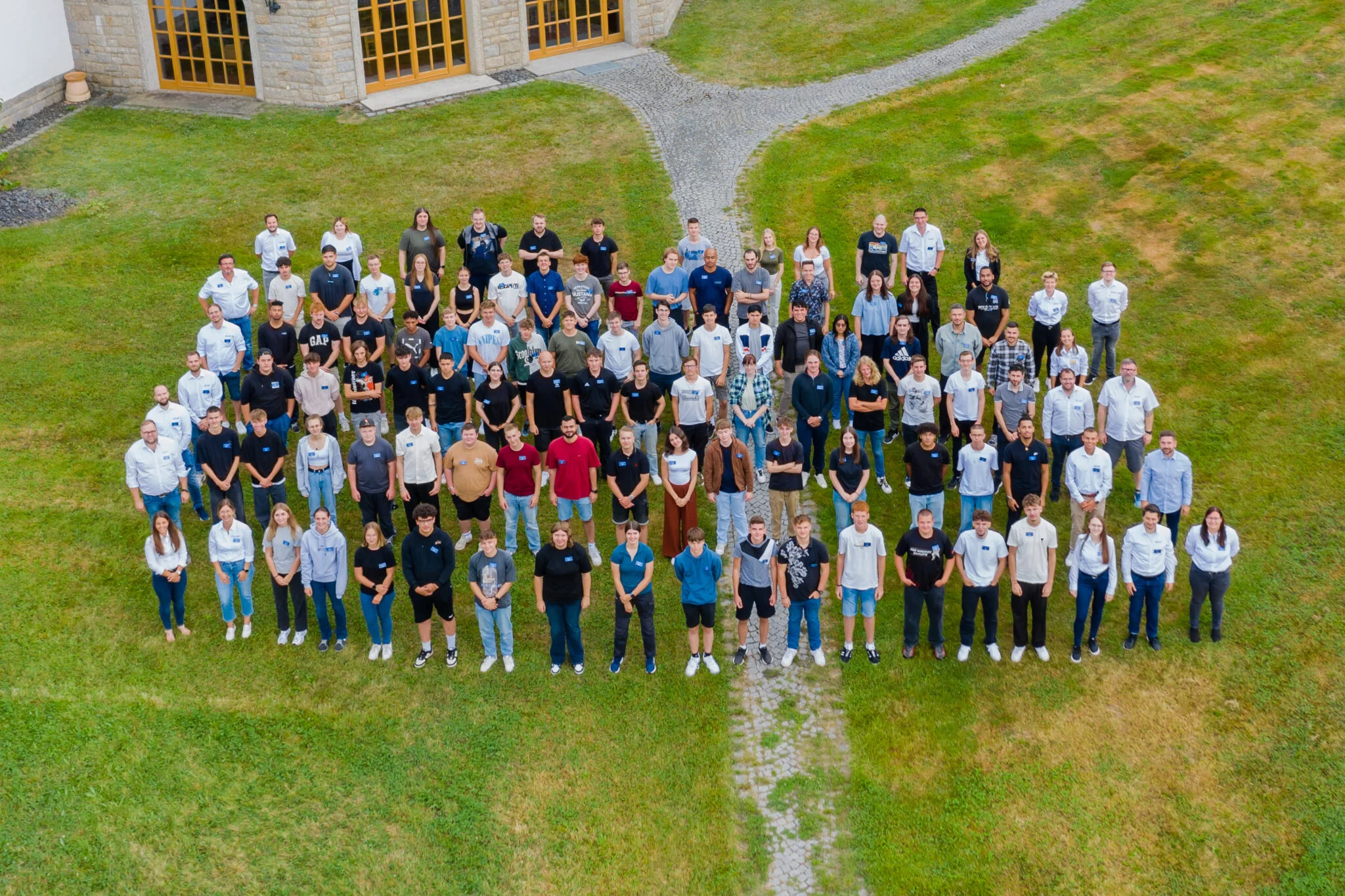 Intercultural Teams Help Intralogistics Evolve