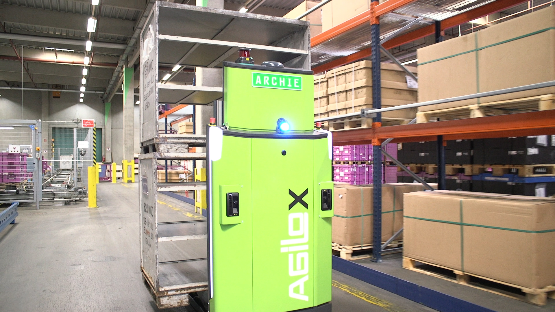 DB Schenker Rolls Out Driverless Forklift Truck