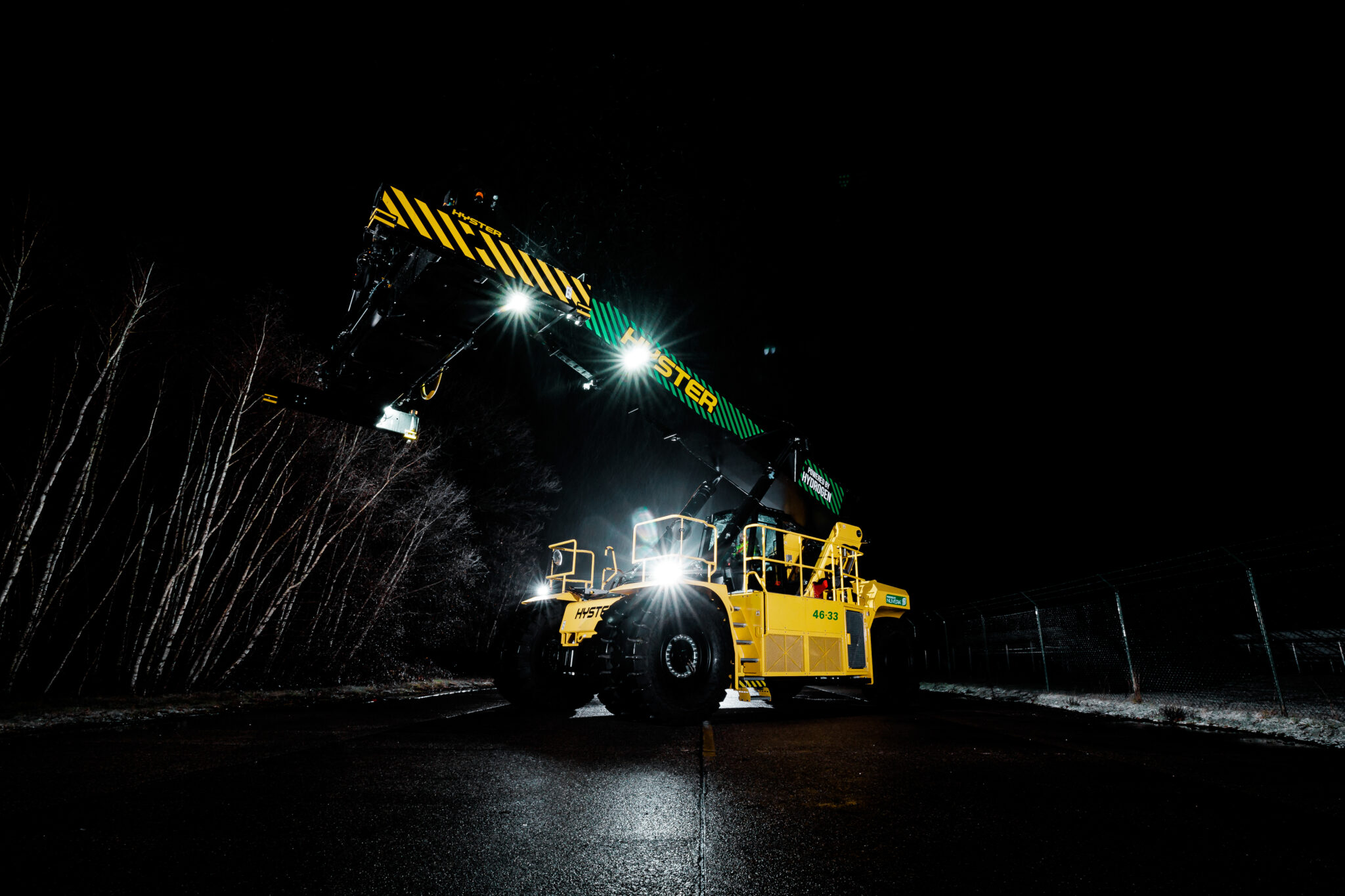 Hyster Previews Zero-Emission Terminal Tractor at TOC